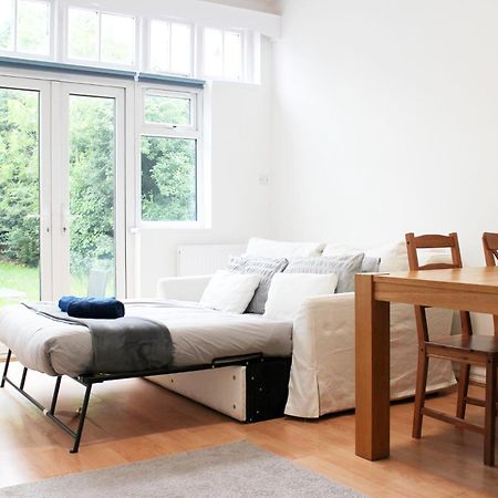 Large Garden Apartment On Golders Green High Road Londýn Exteriér fotografie