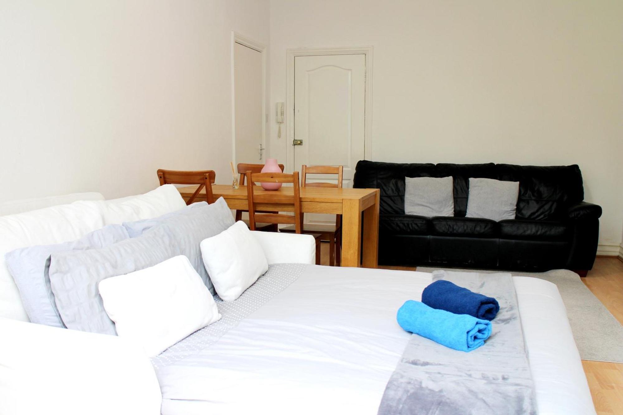 Large Garden Apartment On Golders Green High Road Londýn Exteriér fotografie