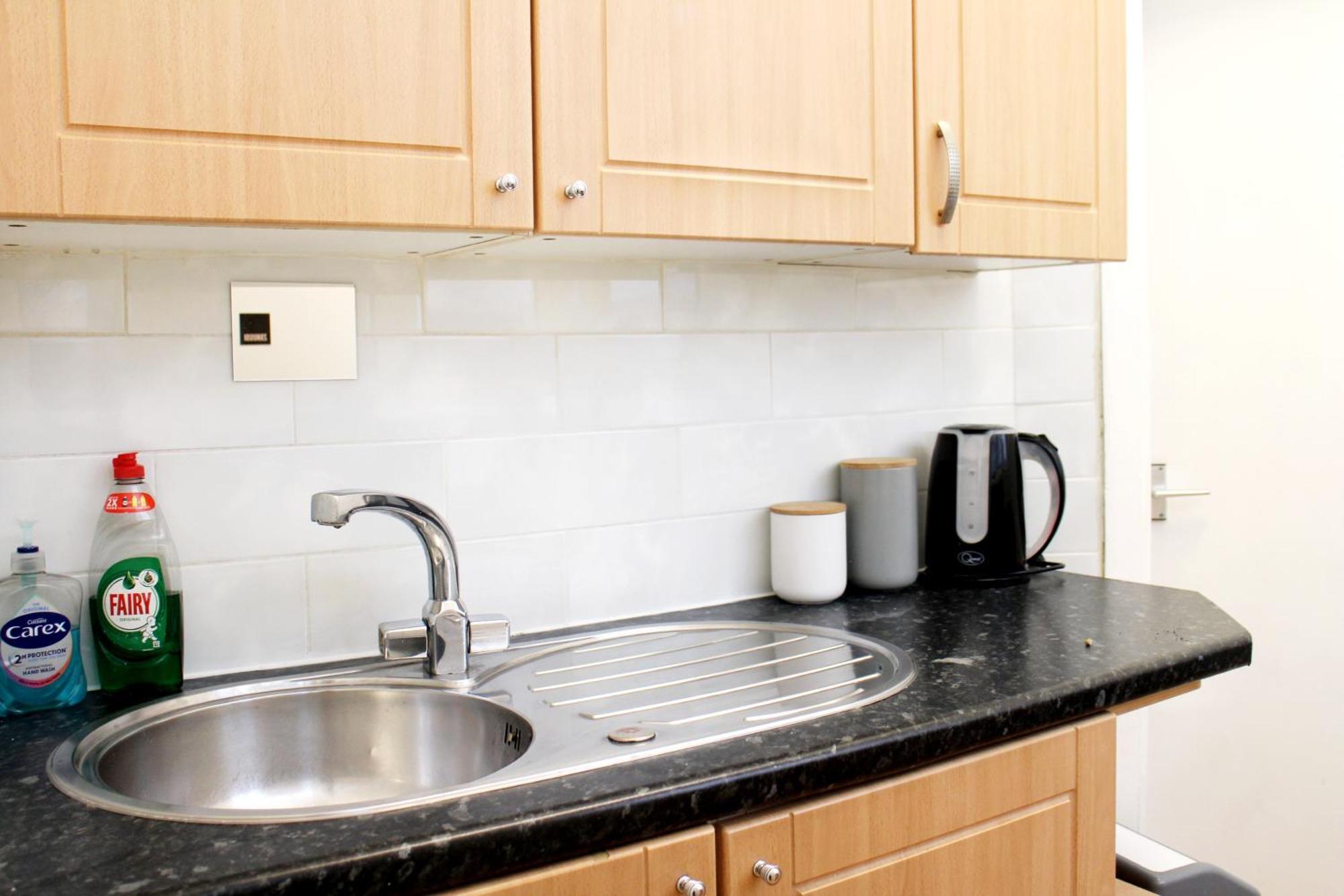 Large Garden Apartment On Golders Green High Road Londýn Exteriér fotografie