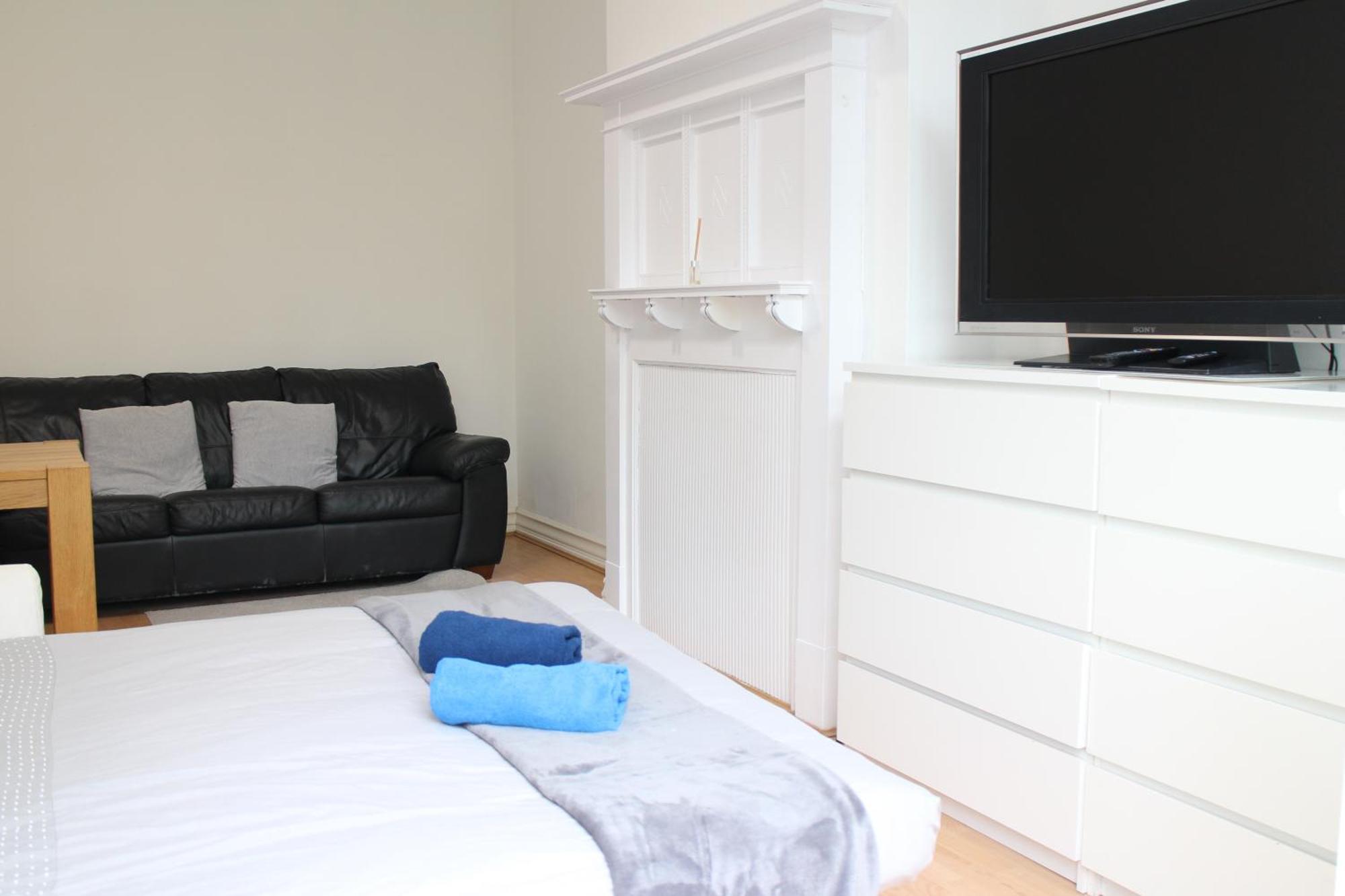 Large Garden Apartment On Golders Green High Road Londýn Exteriér fotografie
