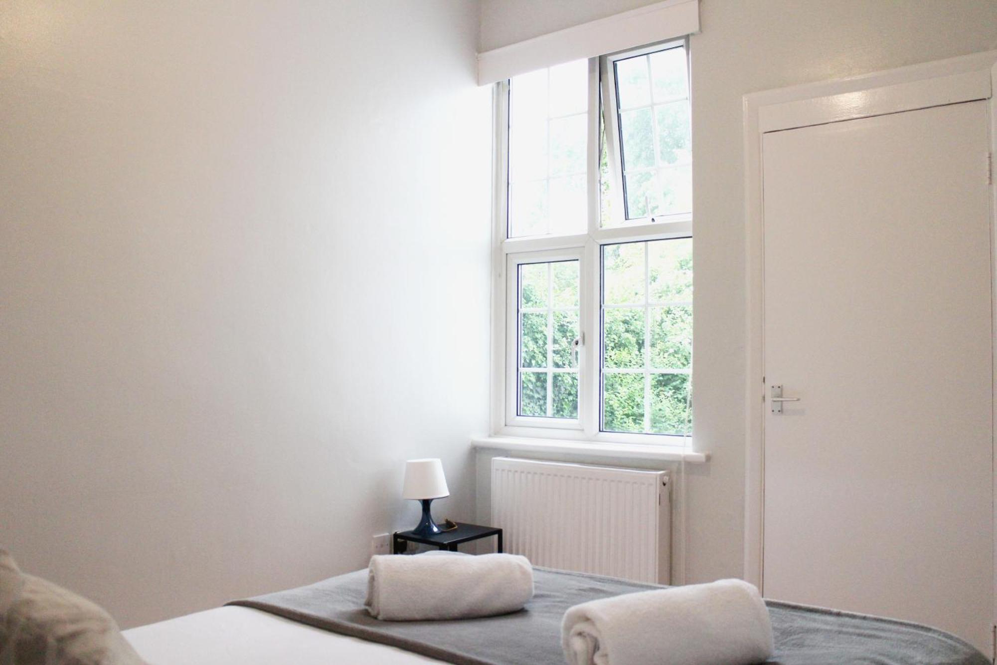 Large Garden Apartment On Golders Green High Road Londýn Exteriér fotografie