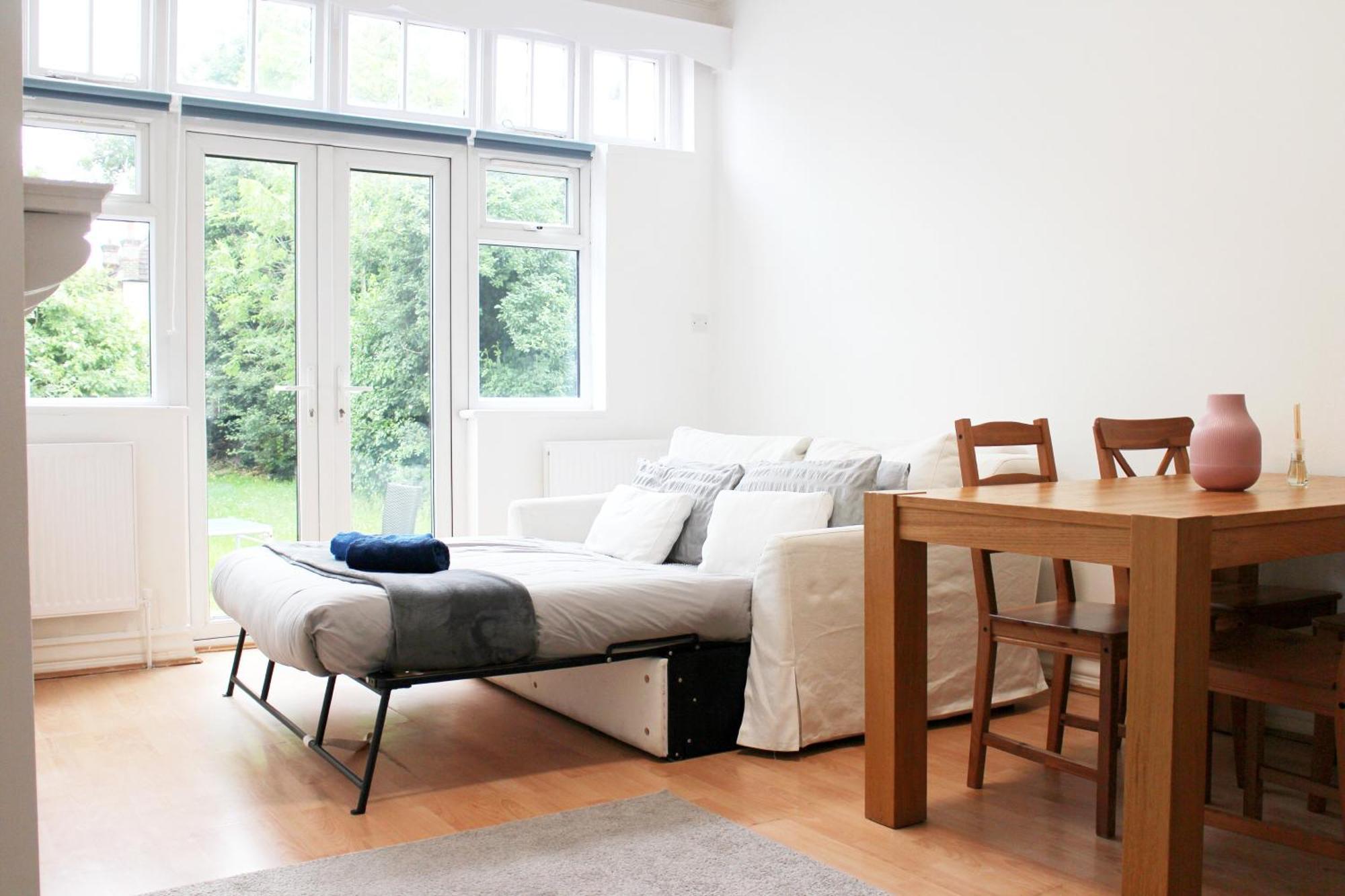 Large Garden Apartment On Golders Green High Road Londýn Exteriér fotografie